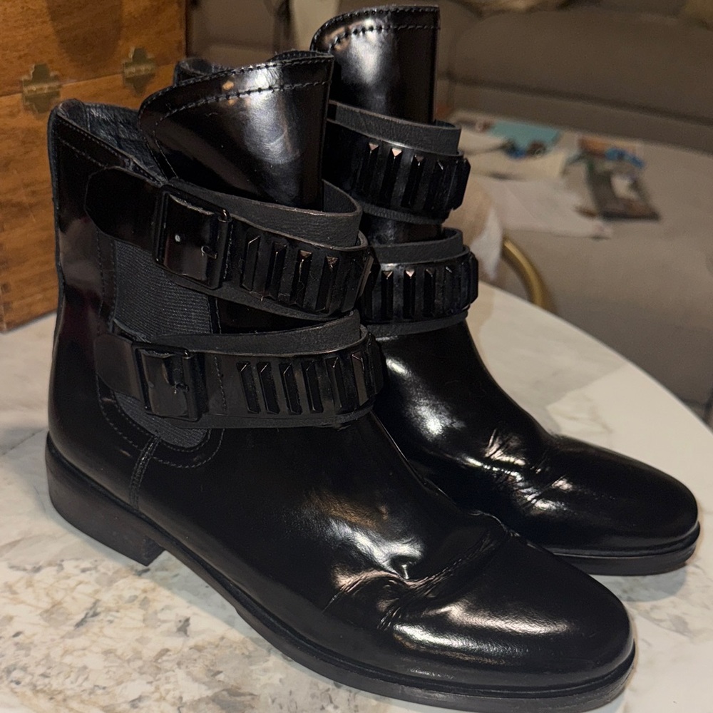 Pour La Victoire Patent Leather Ankle Booties - Picture 2 of 9